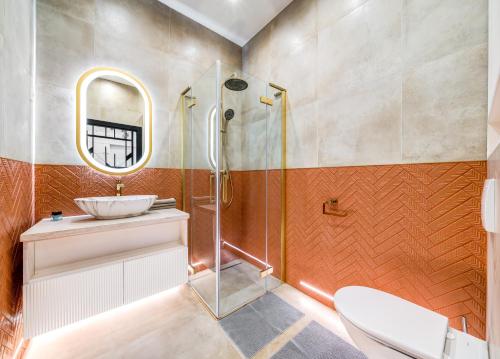 D38 Central Suite - image 14