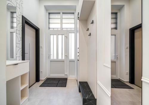 D38 Central Suite - image 3