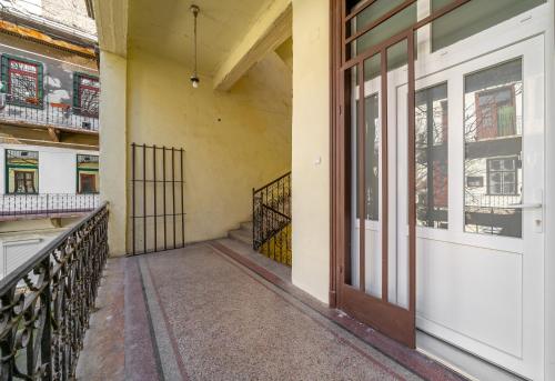 D38 Central Suite - main image