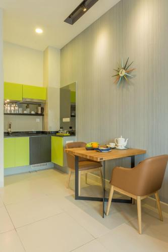 مطبخ, أجنحة ميرو - آت ميرو فالي ريزورت (Meru Suites At Meru Valley Resort) in ميرو