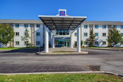 Motel 6 - Toronto East - Whitby