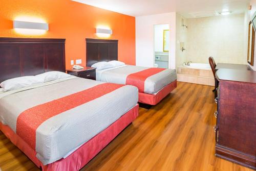 Motel 6-Red Oak TX - Dallas - image 3