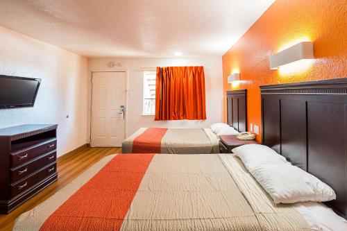 Motel 6-Red Oak, TX - Dallas