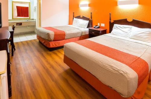 Motel 6-Red Oak TX - Dallas - image 3
