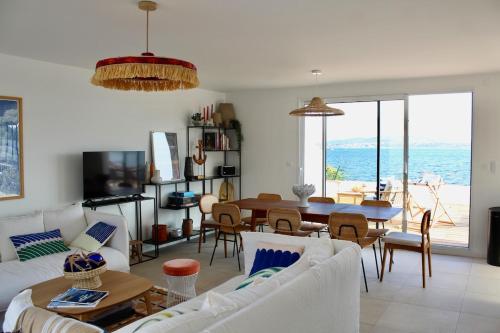 Beach House with Lagoon View Terrace for 7 Guests 4 Star Rated