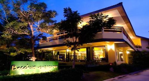 酒神之家酒店 (Bacchus Home Resort) in 攀武里