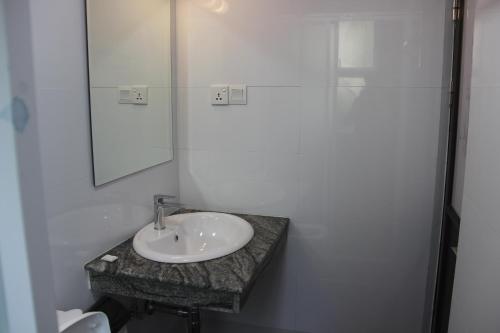 Double Room image 4
