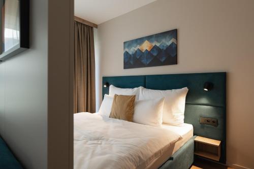 Avenue Apartments - image 5