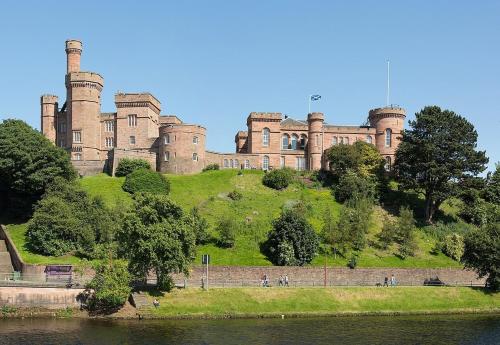 Highland Base Inverness Flat in Inshes