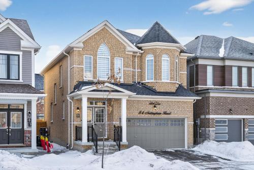 Spacious 4BR Family Home - Sleeps 10 - EV Charger