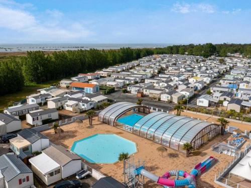 ZEcamping 4 étoiles - Accès direct Plage - Piscine couverte - MH climatisé