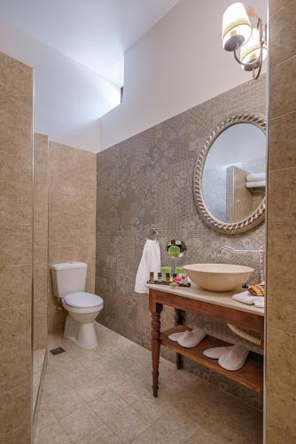 Premium Double Room image 6