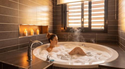 VACATION MARBELLA I Villa Riviera Del Sol Private Pool Jacuzzi Sauna Gym Cinema Billiard Walking Distance to the Beach - image 4