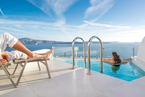 Suite Elite con Piscina all'Aperto Privata Riscaldata e Vista Mare e Caldera