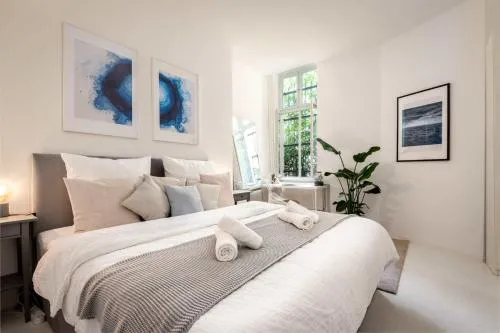Spacious Apartment for 7 with Cinema Room in Berlin, Deutschland