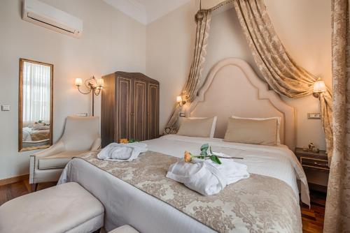 Standard Double Room image 2