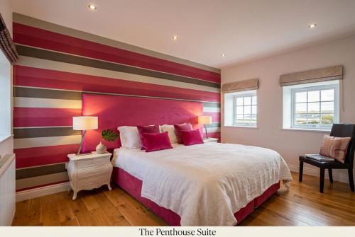 Bamburgh - Sleeps 8 - 3 Bedrooms 2 Bathrooms - Secure Garden - Dogs Stay For Free - Stunning Beach W in Warenford