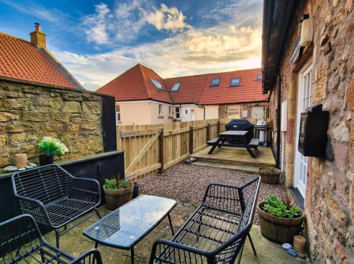 Dārzs, Bamburgh - Sleeps 8 - 3 Bedrooms 2 Bathrooms - Secure Garden - Dogs Stay For Free - Stunning Beach W in Warenford