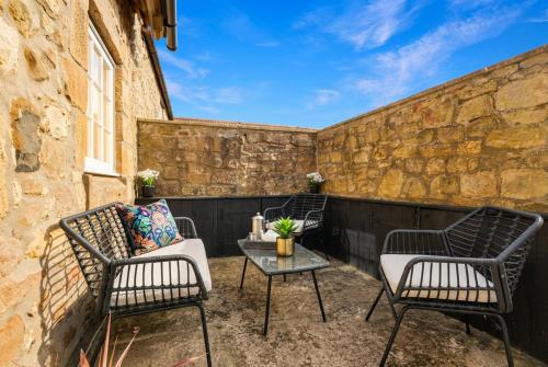 Dārzs, Bamburgh - Sleeps 8 - 3 Bedrooms 2 Bathrooms - Secure Garden - Dogs Stay For Free - Stunning Beach W in Warenford