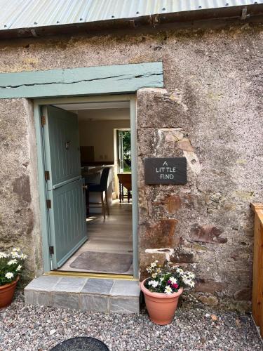 A Little Find - Secluded Stylish Coastal Hideaway near Isle of Skye in Ardaneaskan