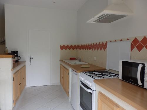 Grand appartement au calme proche d'Avignon in Lirac