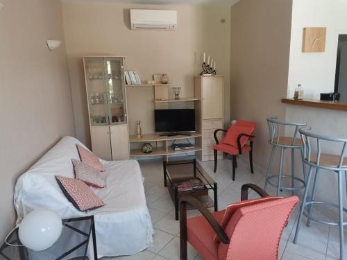 Grand appartement au calme proche d'Avignon in Lirac