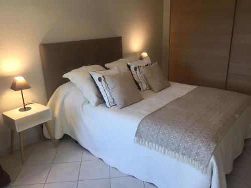 Grand appartement au calme proche d'Avignon in Lirac