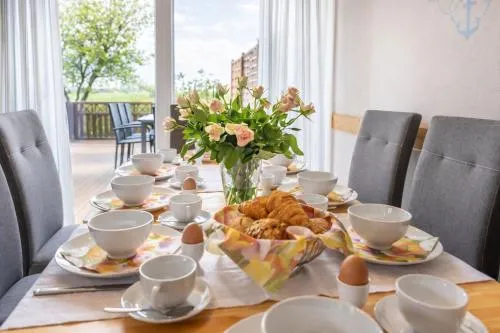 Haus Lüttje Hörn Wohnung Sonne in Schillig, Deutschland