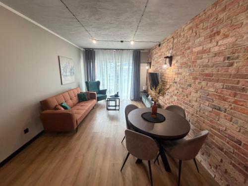 APARTAMENT z widokiem na stadion Styl Industrialny Jedyny taki CHECK IN 24 H – khách sạn tại Grunwald