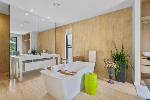 Gold Coast Golf Course Villa in Benowa