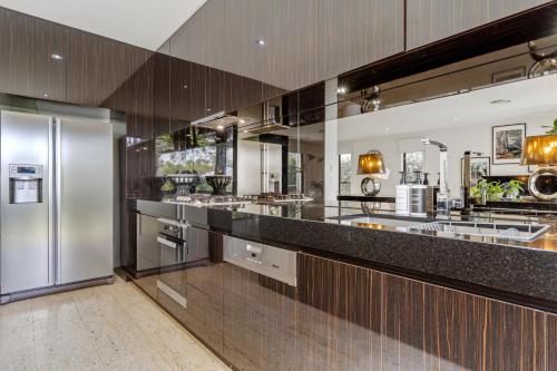 Gold Coast Golf Course Villa in Benowa