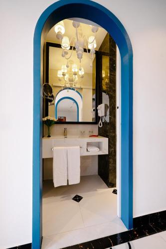 room detail thumbnail 2