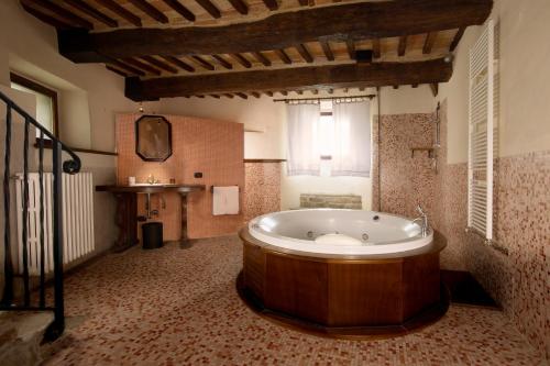 Castello Di Petroia Dimora d'Epoca in 古比歐