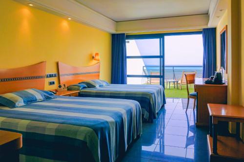 2 twin beds