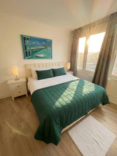 Luxury 3BR Knightsbridge Apartment Steps from Harr - image 9
