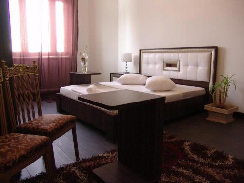 Royal Double Room image 2