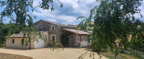 Gîte Le 1935 Évasion en Ardèche, au cœur de la campagne, idéal pour balades à vélo et moto gîte à louer Tholiac