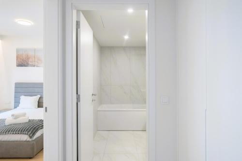 Modern Lisbon with Balcony and Pool by Homing - image 13
