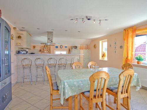 4 bedrooms, 4 beds