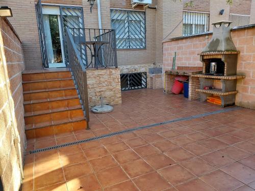 CHALET AMPLIO y LUMINOSO CON PATIO in 阿蘇克卡德埃納雷斯