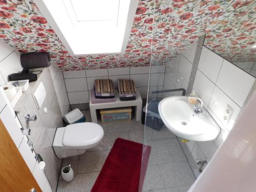 Bruser, Gästezimmer Tobias für Radtouristen, Geschäftsreisende und Monteure im ersten Obergeschoss (Gastezimmer Tobias fur Radtouristen, Geschaftsreisende und Monteure im ersten Obergeschoss) in Rhede