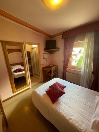 Single Room with Lake View