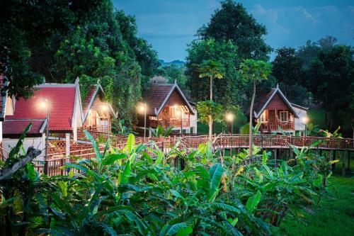 Greenhouse Retreat in แสน มโนรม