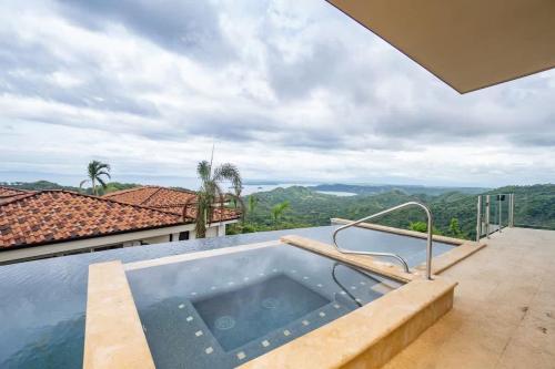 Casa Encanta del Pacifico Oceanview Pool Estate – khách sạn tại Ocotal