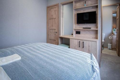 Carn Springs Lodge - 3 Bed - Devonshire Dr - Tenby - image 2