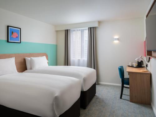 2 twin beds