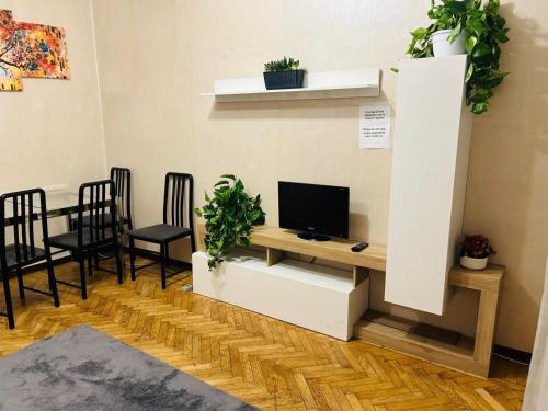 B&B Nelly, Mediolan