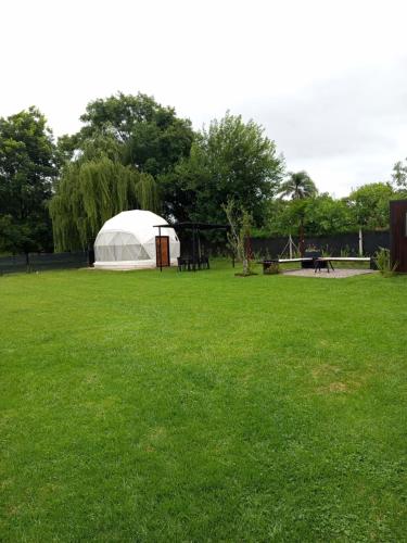 정원, Glamping Vaqueros in 바케로스