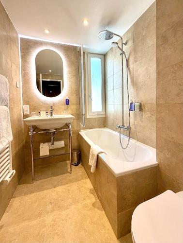 room detail thumbnail 2