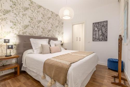 Stylish 2-Bed Apartment in Salamanca Madrid - image 10